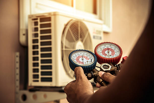Professional Hvac technician working in Clarence, IA